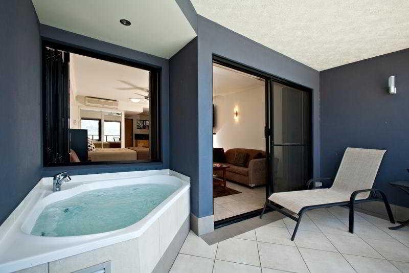 At Waterfront Whitsunday Retreat - Adults Only Aparthotel Airlie Beach Εξωτερικό φωτογραφία