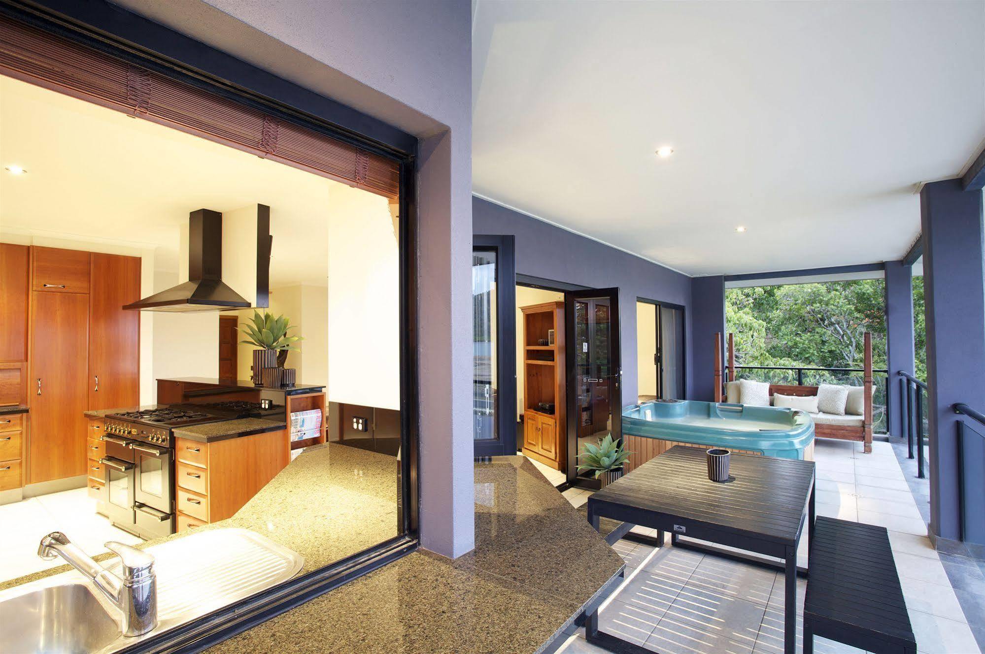 At Waterfront Whitsunday Retreat - Adults Only Aparthotel Airlie Beach Εξωτερικό φωτογραφία